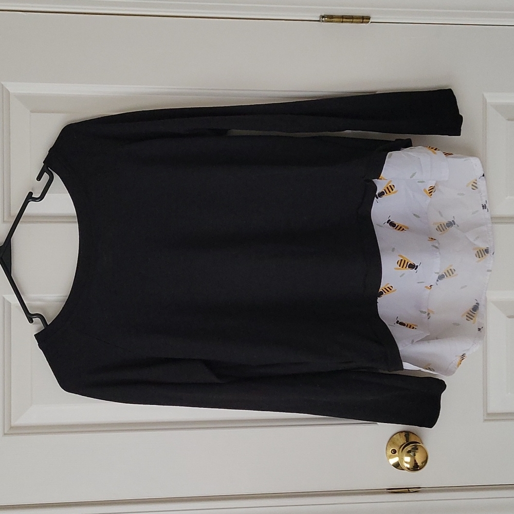 LA Soul Black Sweater with White Bee Shirt Stitching Size M